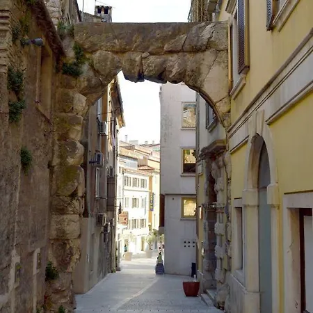 Apartment Evie - Central Historical Quarter Rijeka Exterior photo