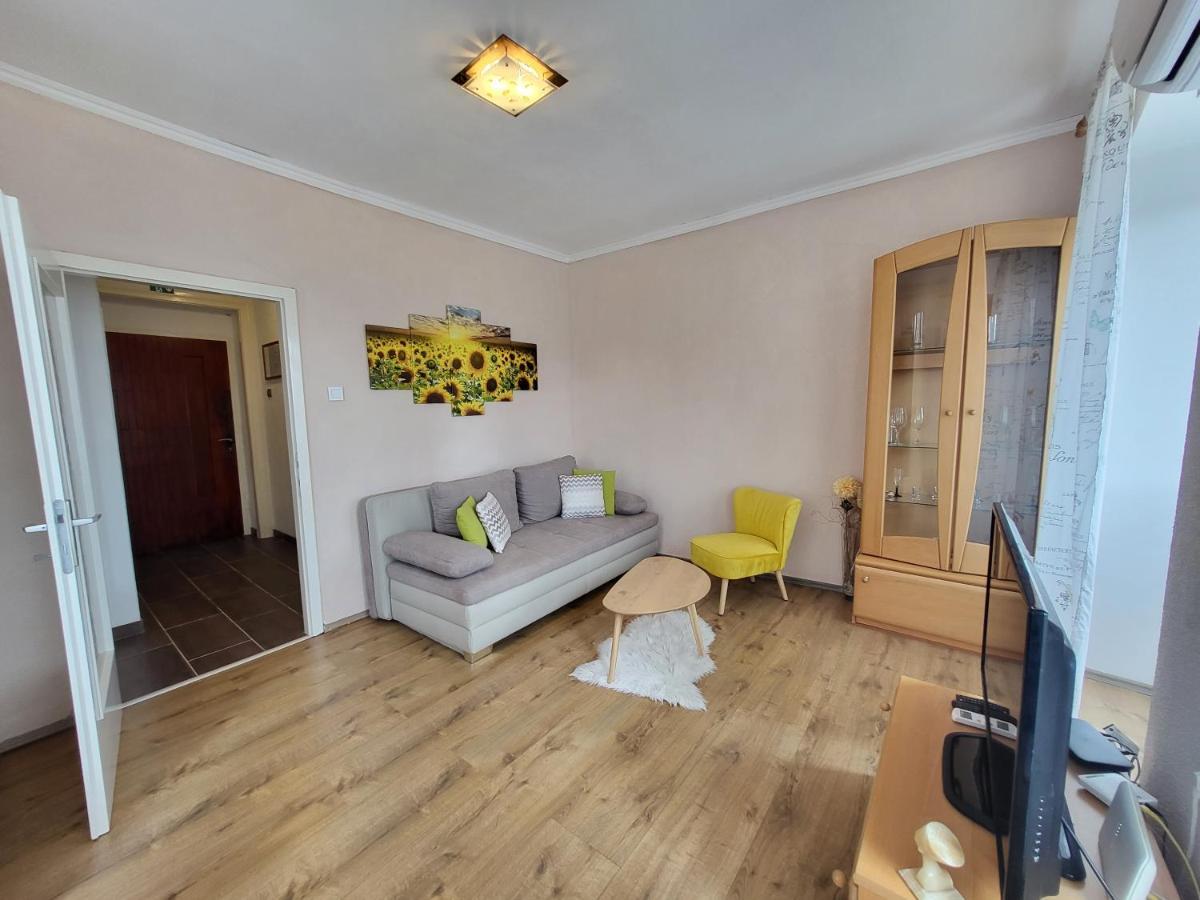 Evie - Historical Quarter Apartment